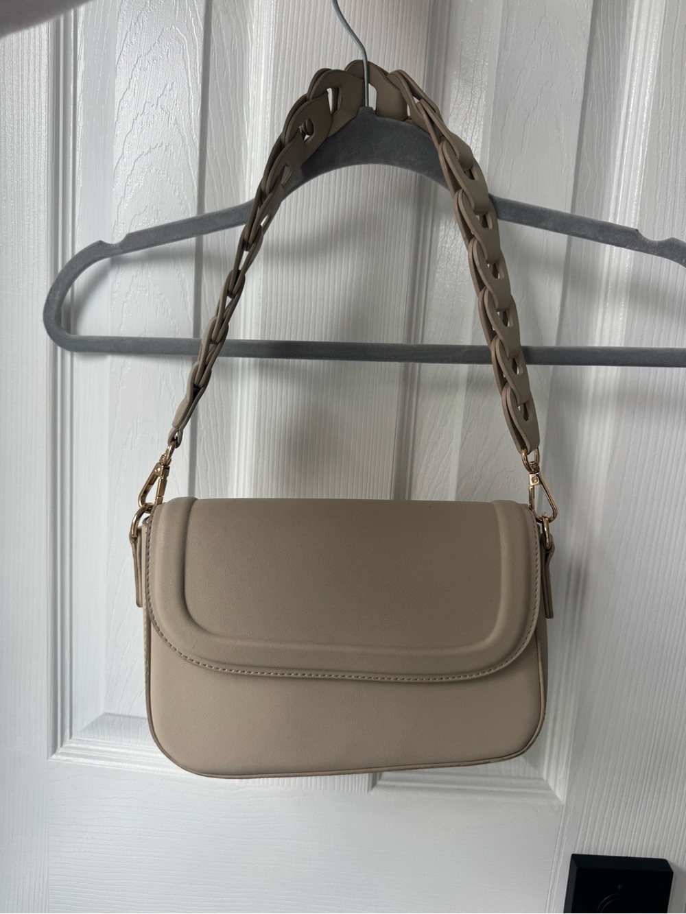 Antik Kraft Taupe Chain-Link Strap Shoulder Bag